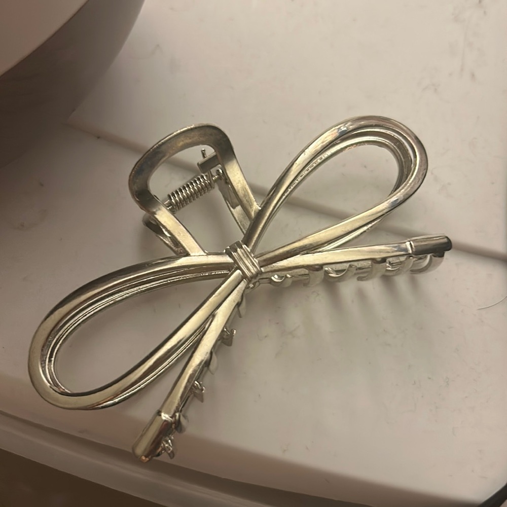 Metal Bow hair clip
